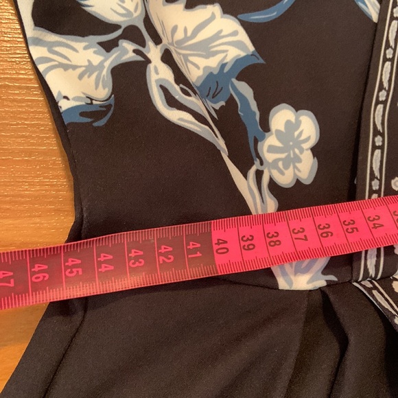 Beautiful dress - Picture 7 of 8